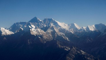 Gletser Himalaya Mencair 65 Persen Lebih Cepat, Nepal Waspadai Puncak Air