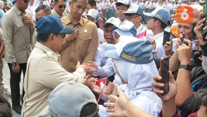 Prabowo Resmikan LRT Manggarai, Sapa Pelajar SMAN 34 Usai Acara