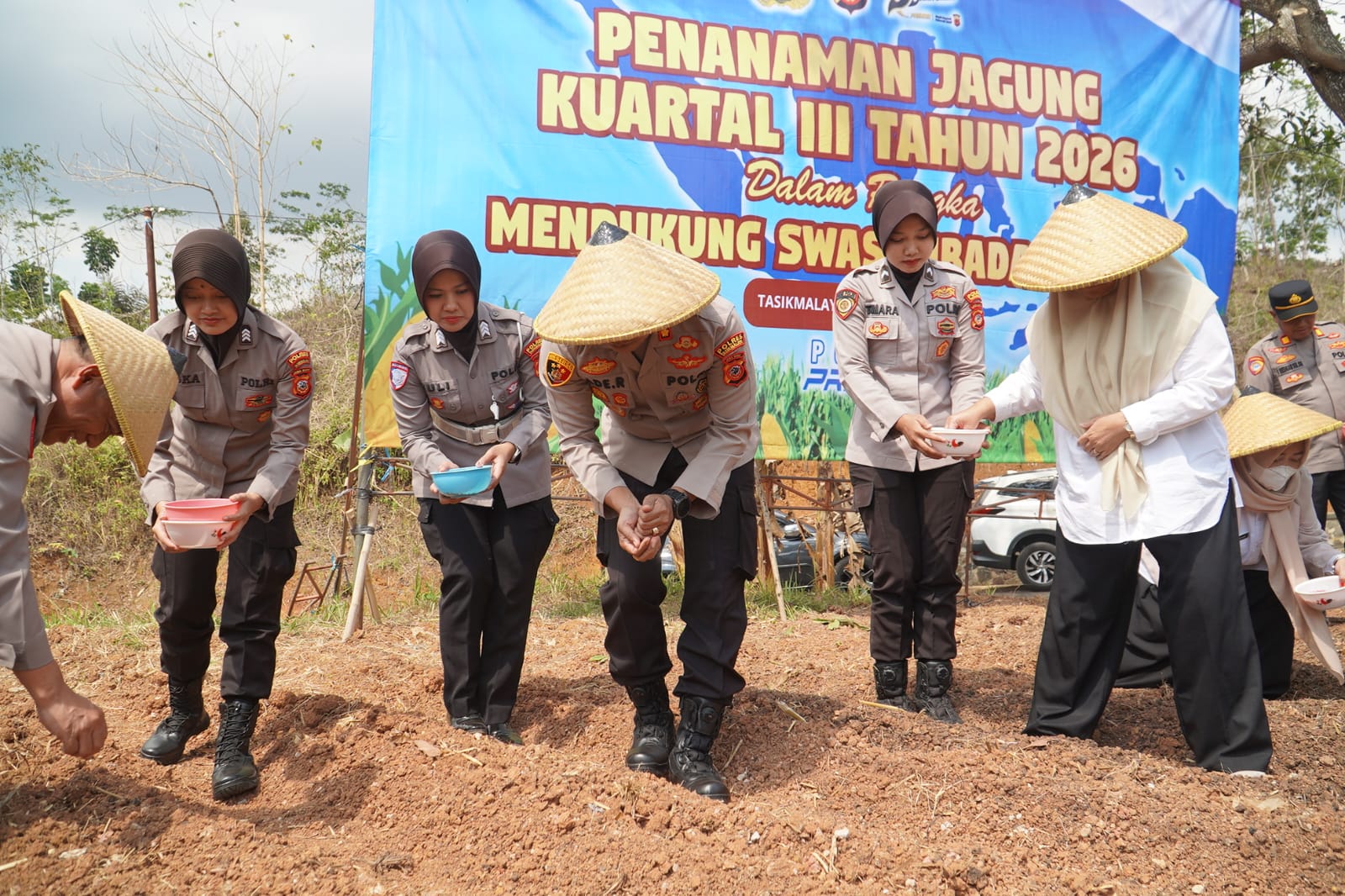 Polres Tasikmalaya Tanam Jagung di 5 Hektare Lahan Warga, 75 Peserta Terlibat Kawal Swasembada Pangan