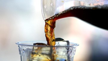 Stop Minum Manis dan Kafein Saat Cuaca Panas