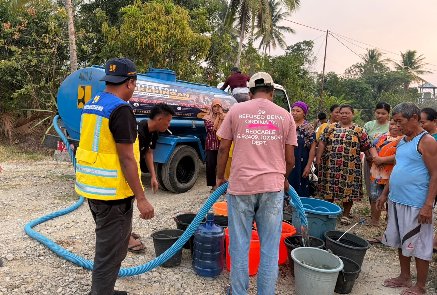 BWS Maluku Salurkan 16.000 Liter Air Bersih ke 3 Desa di Seram Bagian Timur, 345 Jiwa Terdampak Kekeringan