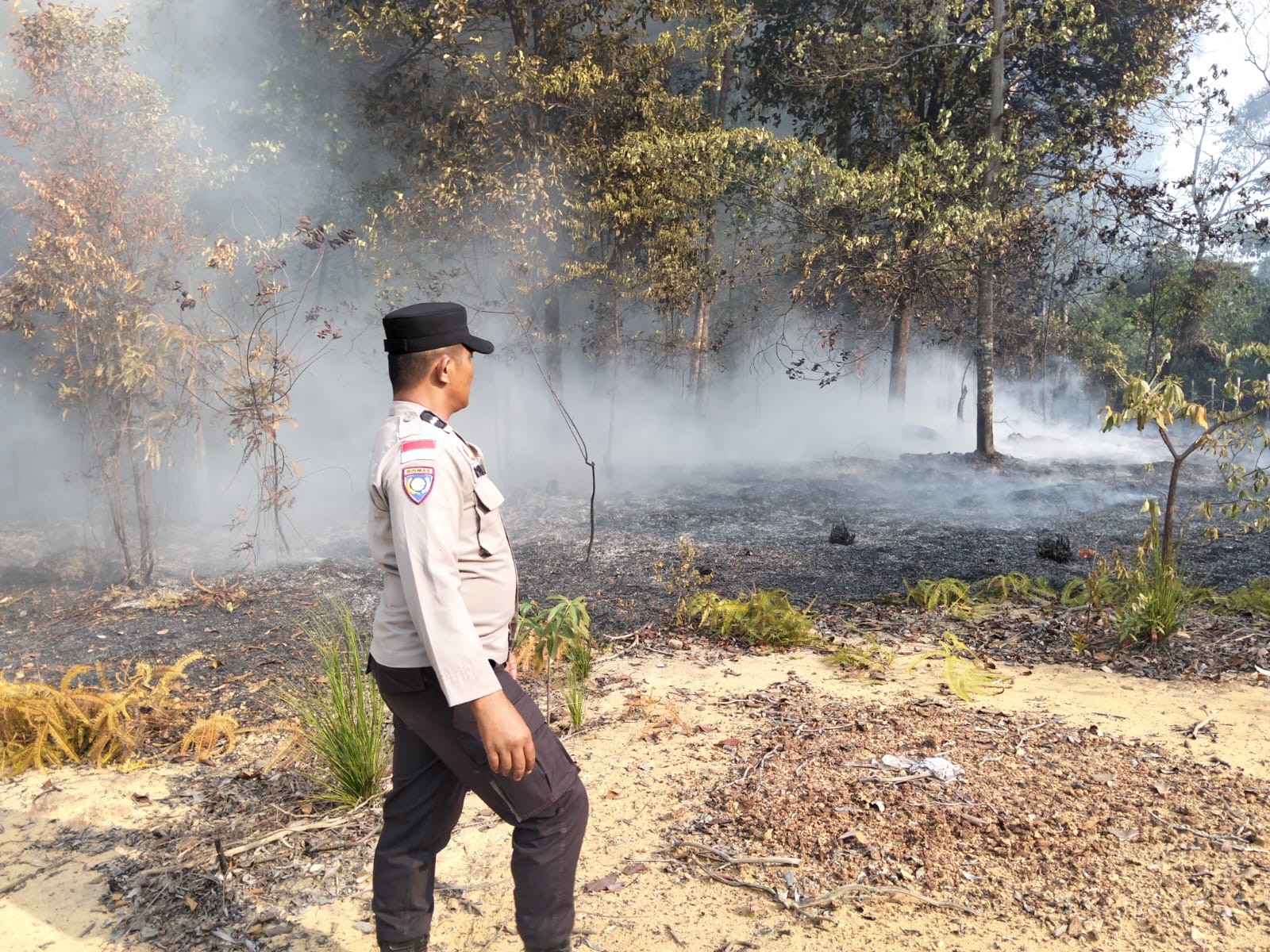 Polsek Nongsa Padamkan Karhutla Hutan Lindung Dam Duriangkang Batam, 1 Hektare Lahan Terbakar