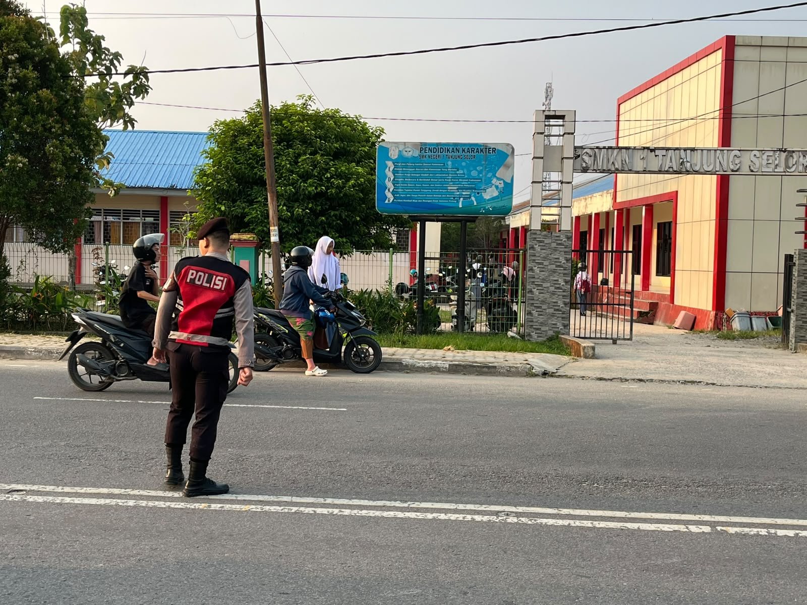 36 Personel Dit Samapta Polda Kaltara Dikerahkan ke Sekolah Tanjung Selor, Antisipasi Kemacetan Jam Masuk