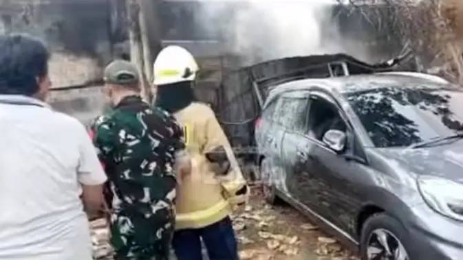 Kebakaran di Tebet Hanguskan Bedeng dan Dua Mobil, Kerugian Capai Rp 80 Juta