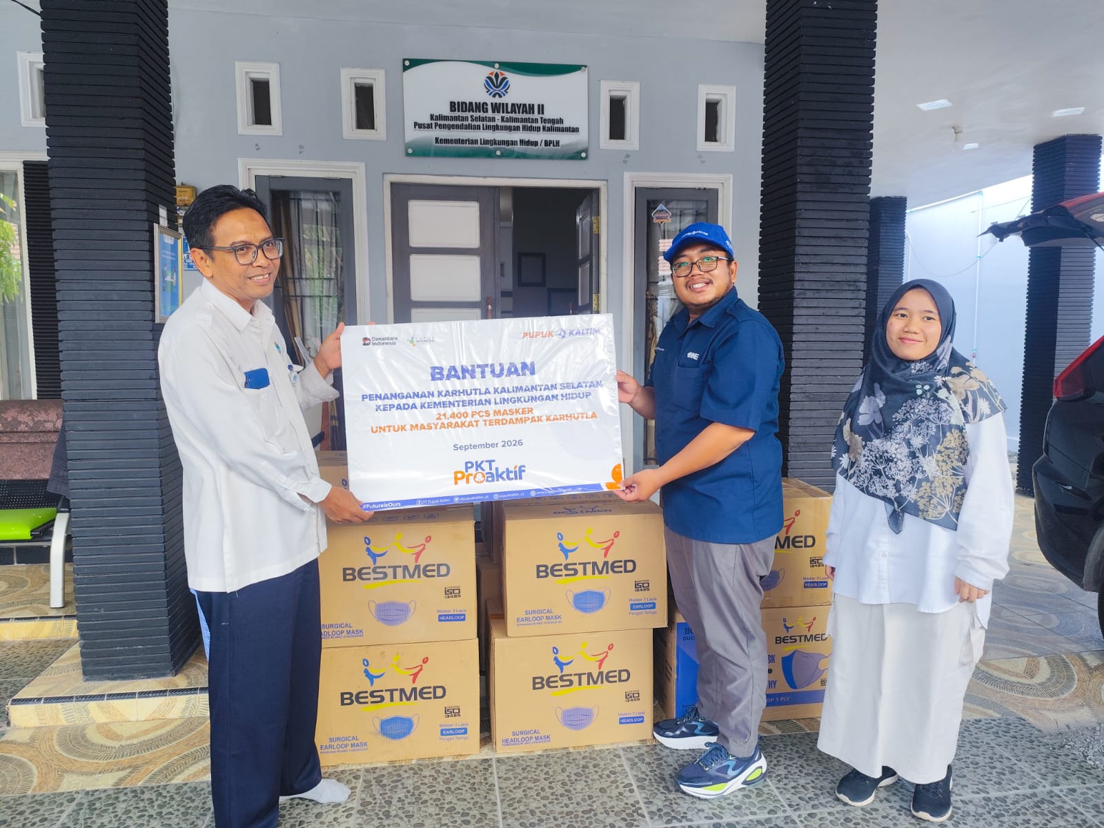 Pupuk Kaltim Salurkan 76.400 Masker untuk Warga Terdampak Karhutla di Sumatra dan Kalimantan