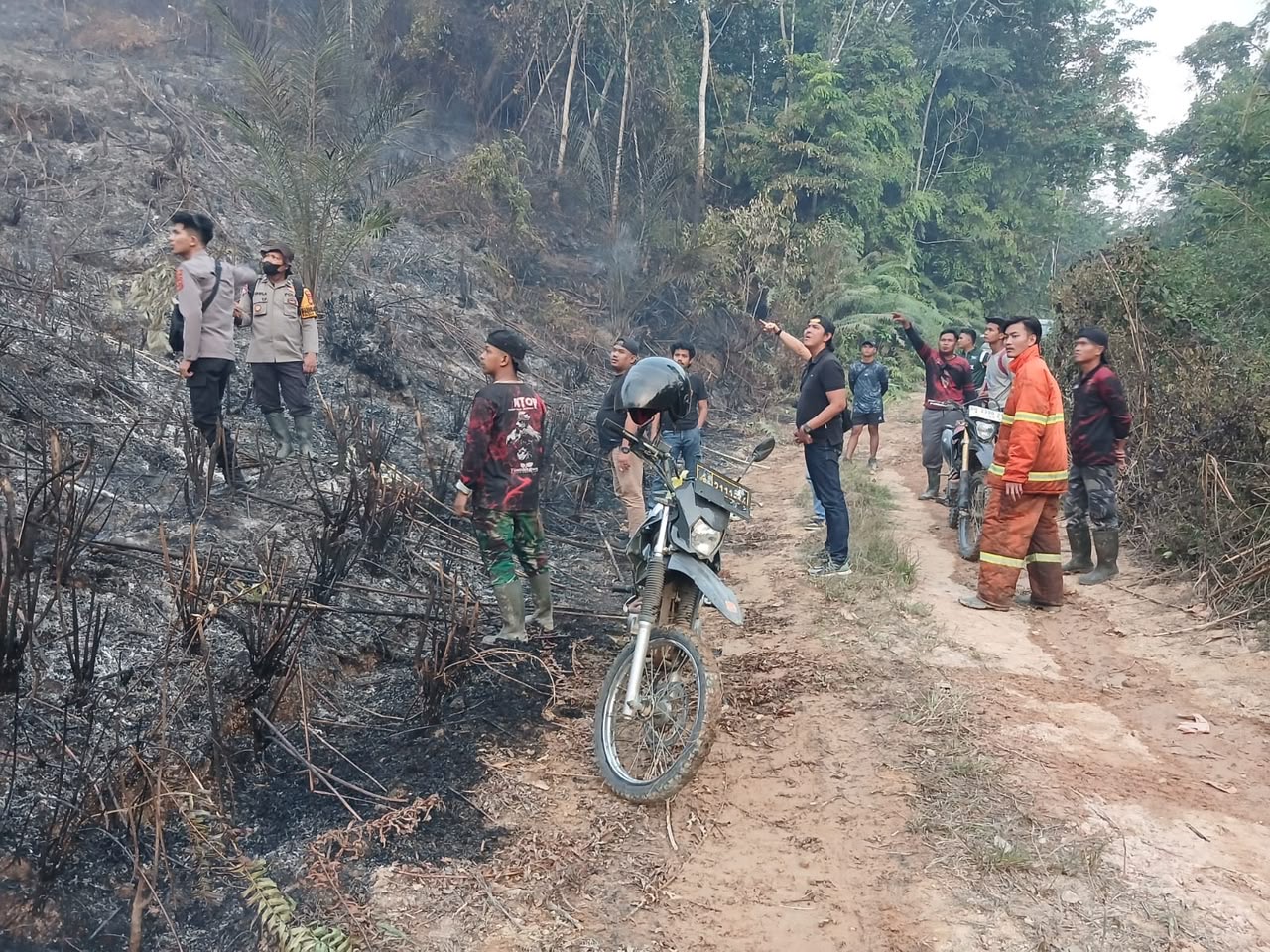 Polda Jambi Kerahkan 40 Personel Padamkan Karhutla 5 Hektare di Areal PT Jebus Maju Merangin