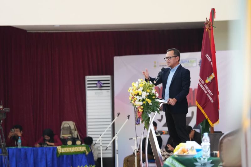 Wamendagri Ajak Mahasiswa Muhammadiyah Surabaya Jadi Generasi Kosmopolitan Berkarakter Kuat