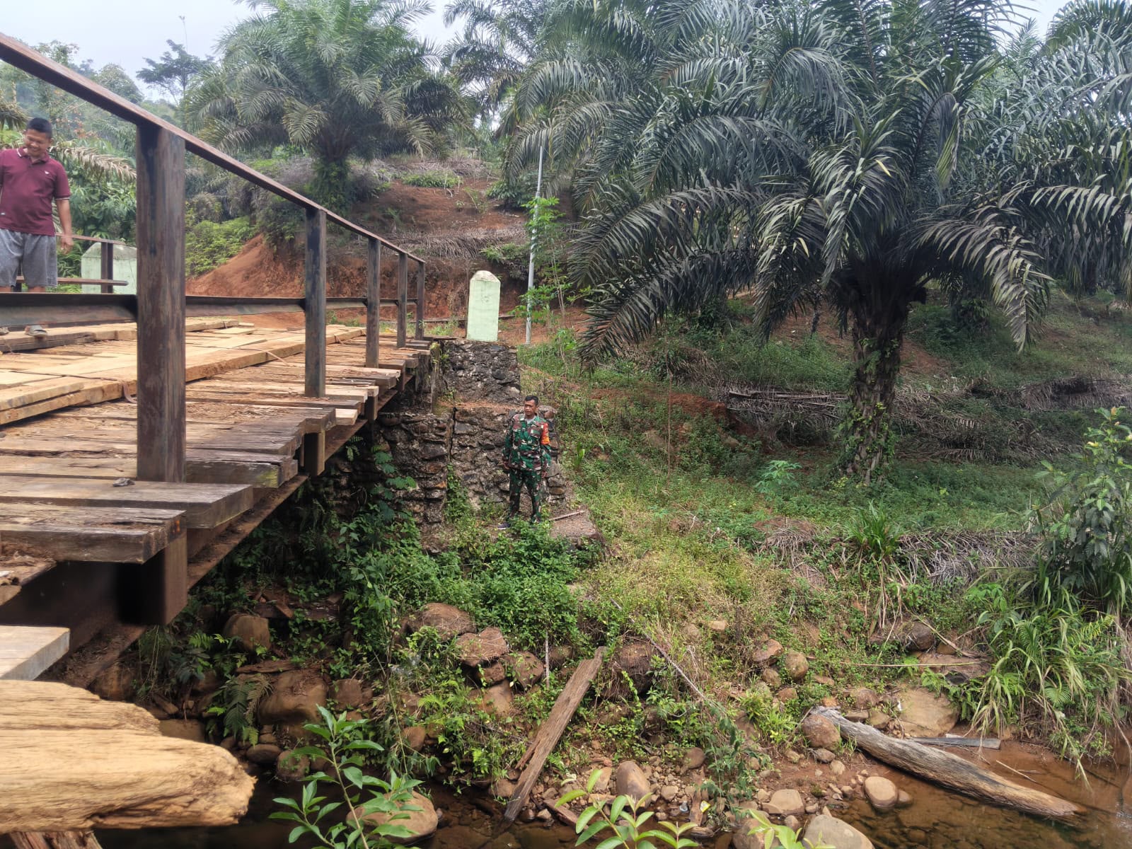 Kodim 0423/Bengkulu Utara Survei Titik Jembatan Penghubung Desa Suka Mulya–Marga Jaya, Akses Pertanian Segera Terbuka