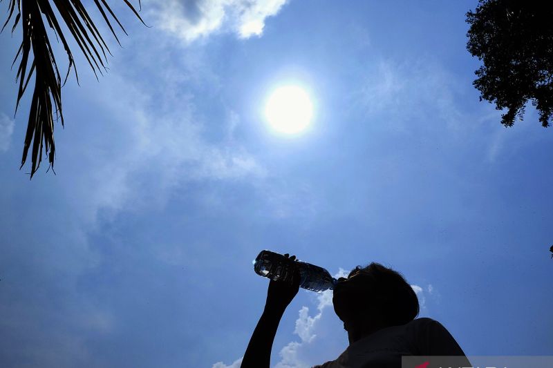 Cuaca Panas di Bandung, Dokter Gizi Ingatkan Air Putih Tak Tergantikan