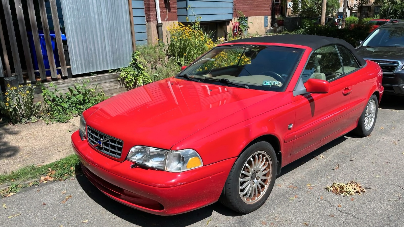 Volvo C70 Convertible 2004 Dijual USD 2.300, Butuh Banyak Perbaikan