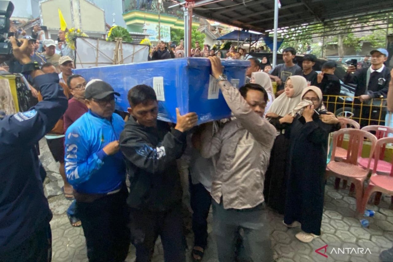 Dua Jenazah Korban KM Virgo Transport 8 Tiba di Garut, 12 Selamat Masih di Banjarmasin