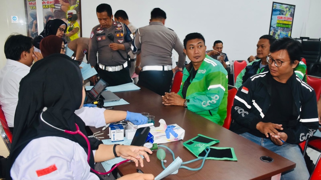 Ditlantas Polda Sulteng Gelar Donor Darah Hari Lalu Lintas ke-71, Ojol Palu hingga Jasa Raharja Ikut Berpartisipasi