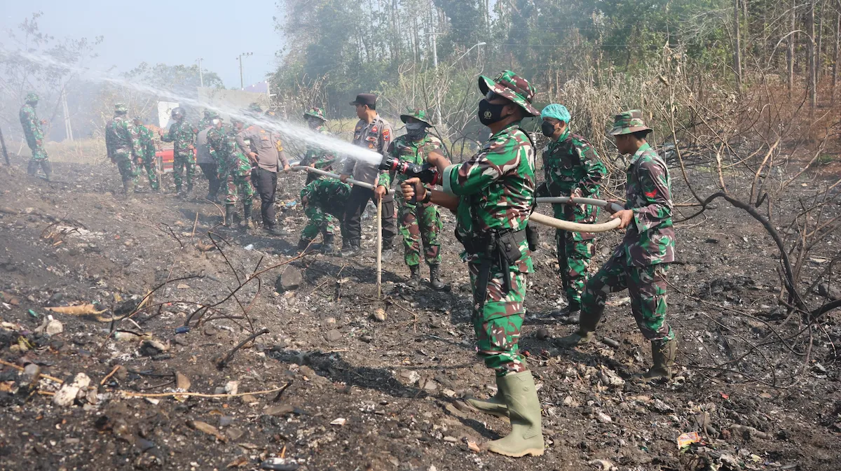 Kebakaran Eks TPA Darupono Kendal Hari Ketiga, 51 Personel Gabungan Masih Siram Bara di Tumpukan Sampah