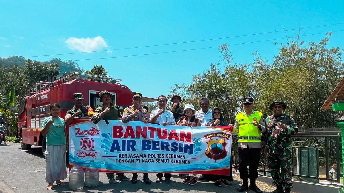 Polres Kebumen Distribusikan 15 Ribu Liter Air Bersih ke 3 Desa di Karangsambung
