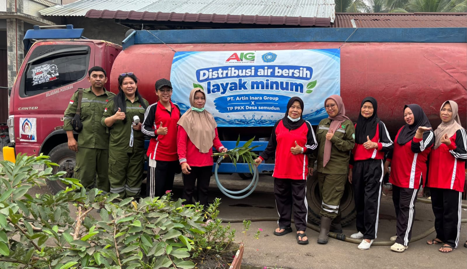 PT Artin Inara Group Salurkan 8.000 Liter Air Bersih ke Warga Desa Semudun Mempawah di Tengah Kemarau