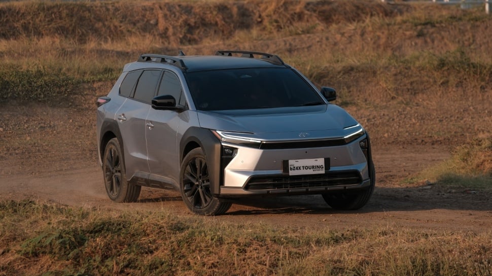 Review Toyota bZ4X Touring: SUV Listrik AWD yang Berani Melibas Off-Road
