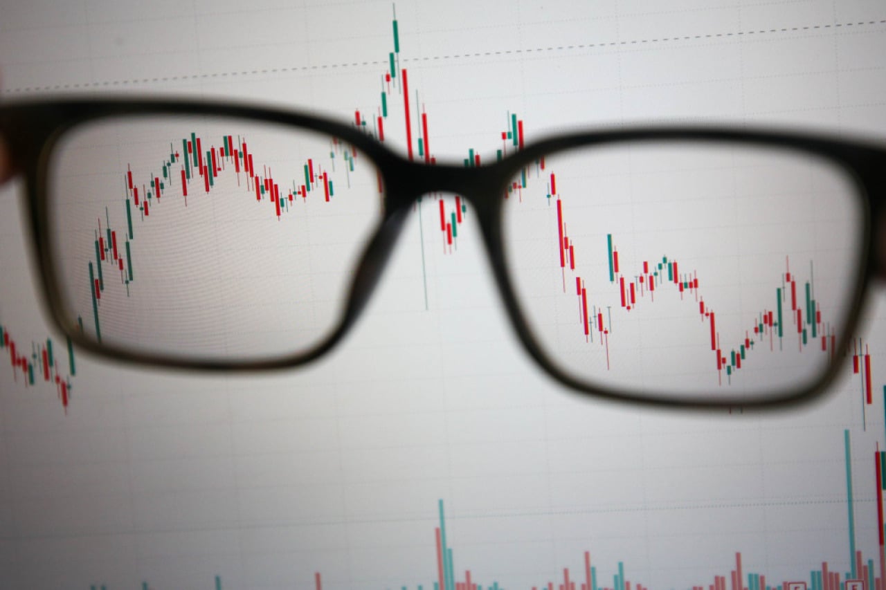 Edwin Soeryadjaya Borong 458.100 Saham SRTG, Kepemilikan Naik ke 35,93%