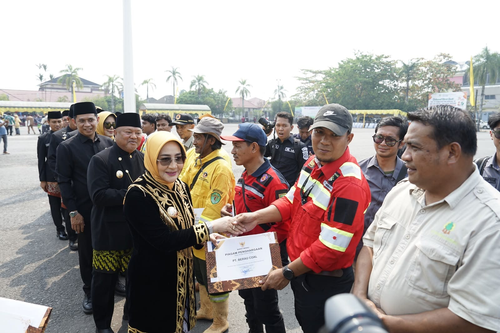 PT Berau Coal Raih Piagam Penghargaan Karhutla, Setor Rp120 Juta ke BPBD