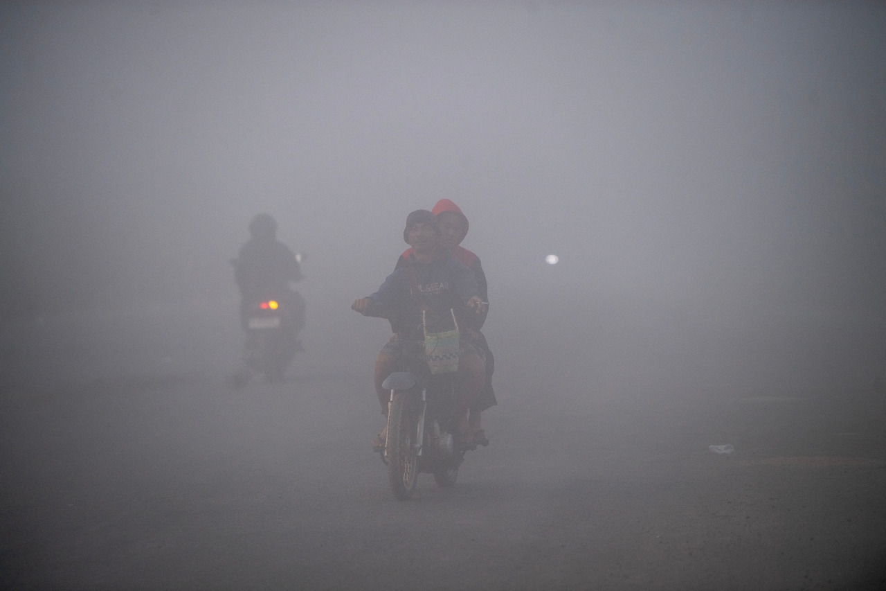 ISPU Palembang Tembus 425, Kabut Asap Karhutla Turunkan Jarak Pandang