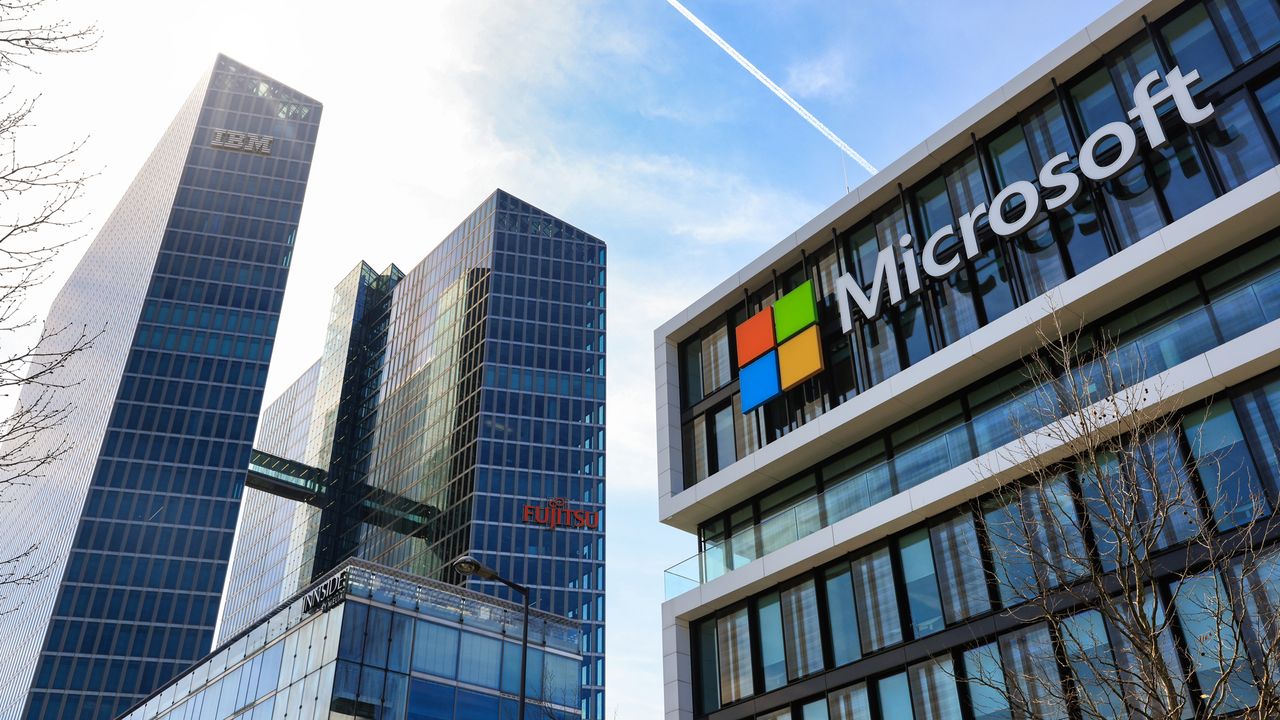 Bos AI Microsoft: Melatih Claude Seolah Sadar Bisa Berdampak Bencana bagi Manusia