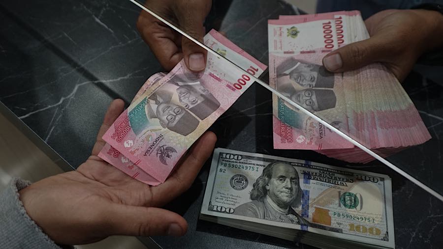 Rupiah Diproyeksi Defensif di Rp17.769, The Fed Naikkan Bunga ke 3,75%-4%