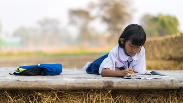 Kembali ke Sekolah Bisa Picu Stres Anak, Ini yang Perlu Ibu Siapkan