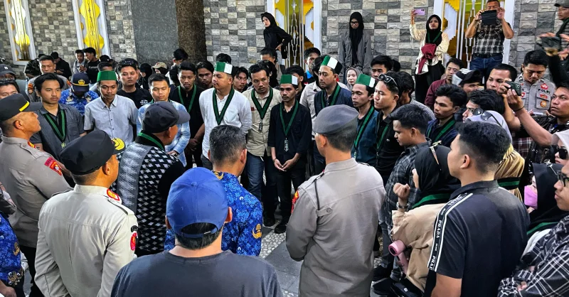 HMI Demo di Balai Kota Kendari, Pertanyakan Antrean BBM dan Wacana Ganjil-Genap