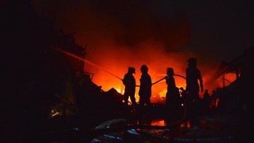 TPS Liar Dekat Tol Jakarta-Merak Terbakar, Damkar Sempat Tertahan di Pintu Tol