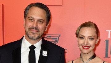 Amanda Seyfried dan Thomas Sadoski Resmi Cerai Setelah 9 Tahun Menikah