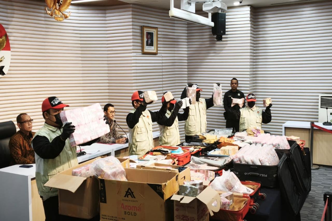 KPK Tetapkan 8 Tersangka Korupsi HGB Bogor, Uang Rp106,3 Miliar Disita