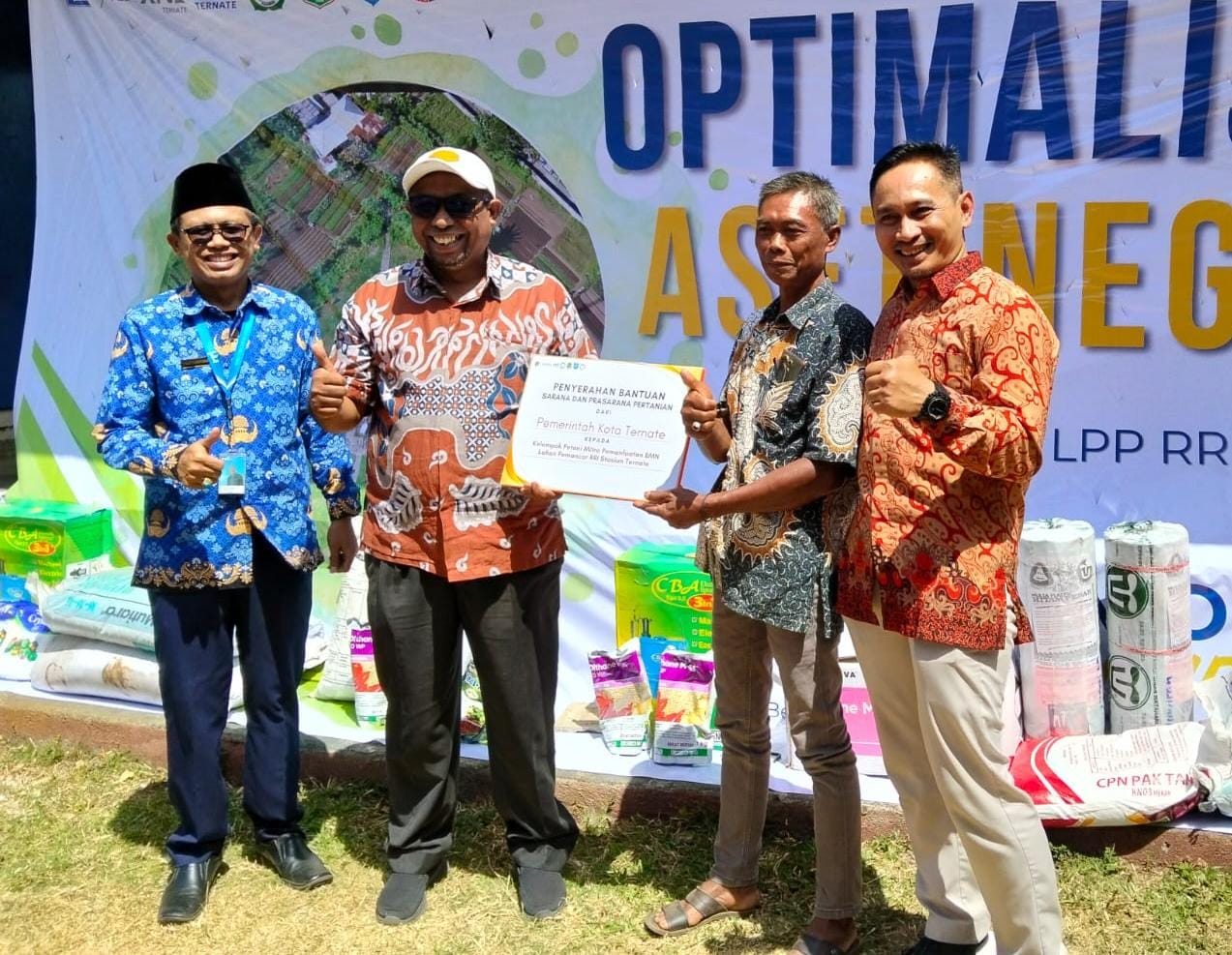 27 Petani di Komplek Pemancar RRI Ternate Terima Bantuan Pupuk dan Bibit dari KPKNL