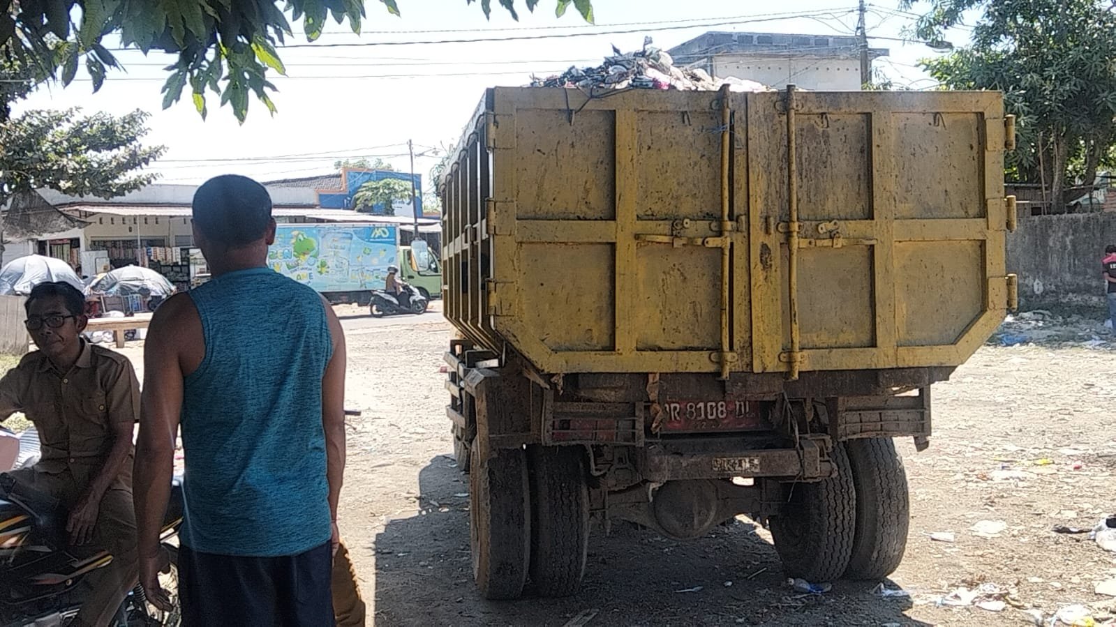 DPRD Lombok Barat Pertanyakan Langkah Konkret Atasi Sampah, DLH Akui 8 dari 25 Armada Rusak