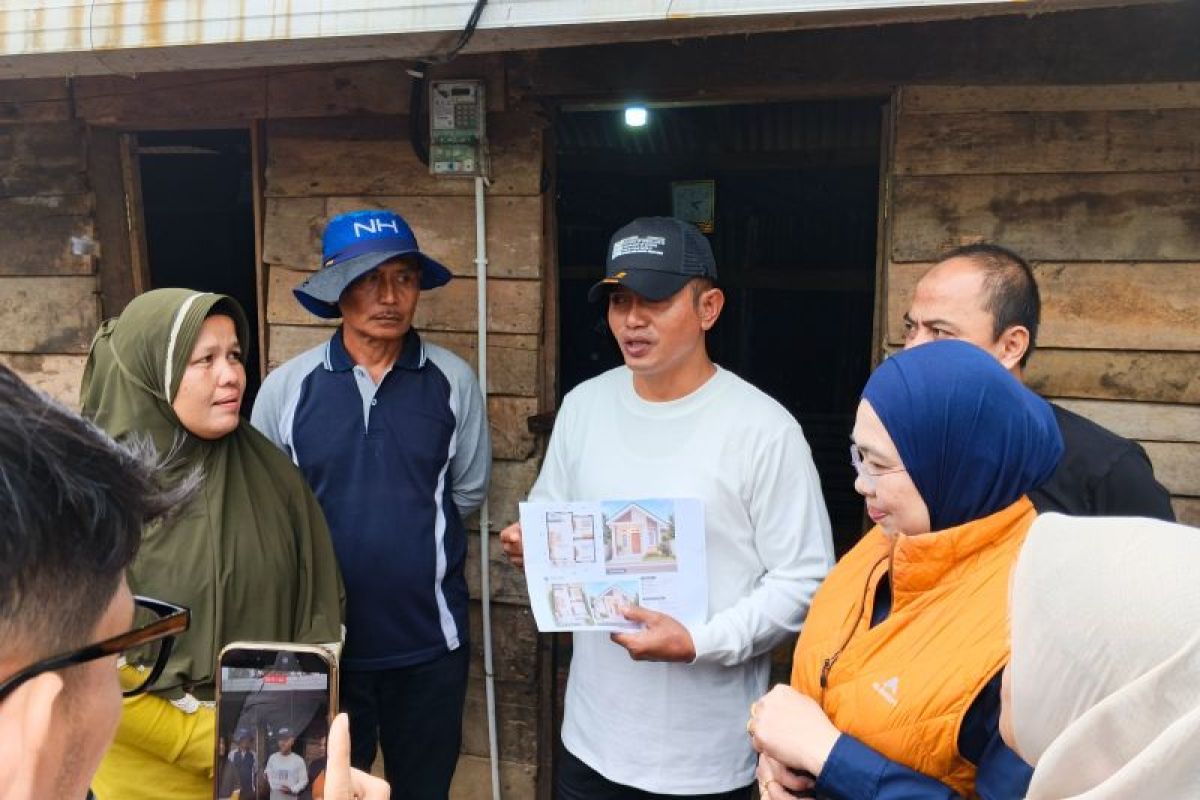 Siswi SRMP 5 Kabupaten Solok Terima Bedah Rumah Rp50 Juta dari Kemensos, Dibangun Tipe 36