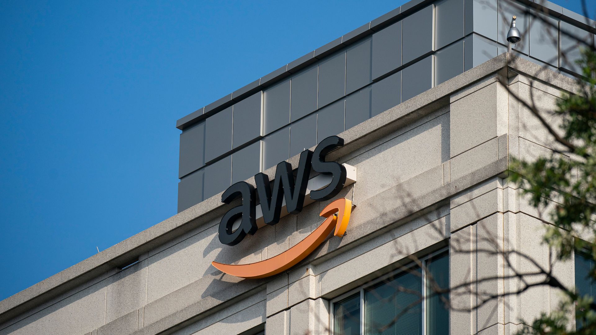 AWS Pindahkan Data Pelanggan dari Pusat Data Abu Dhabi dan Bahrain Usai Serangan Drone