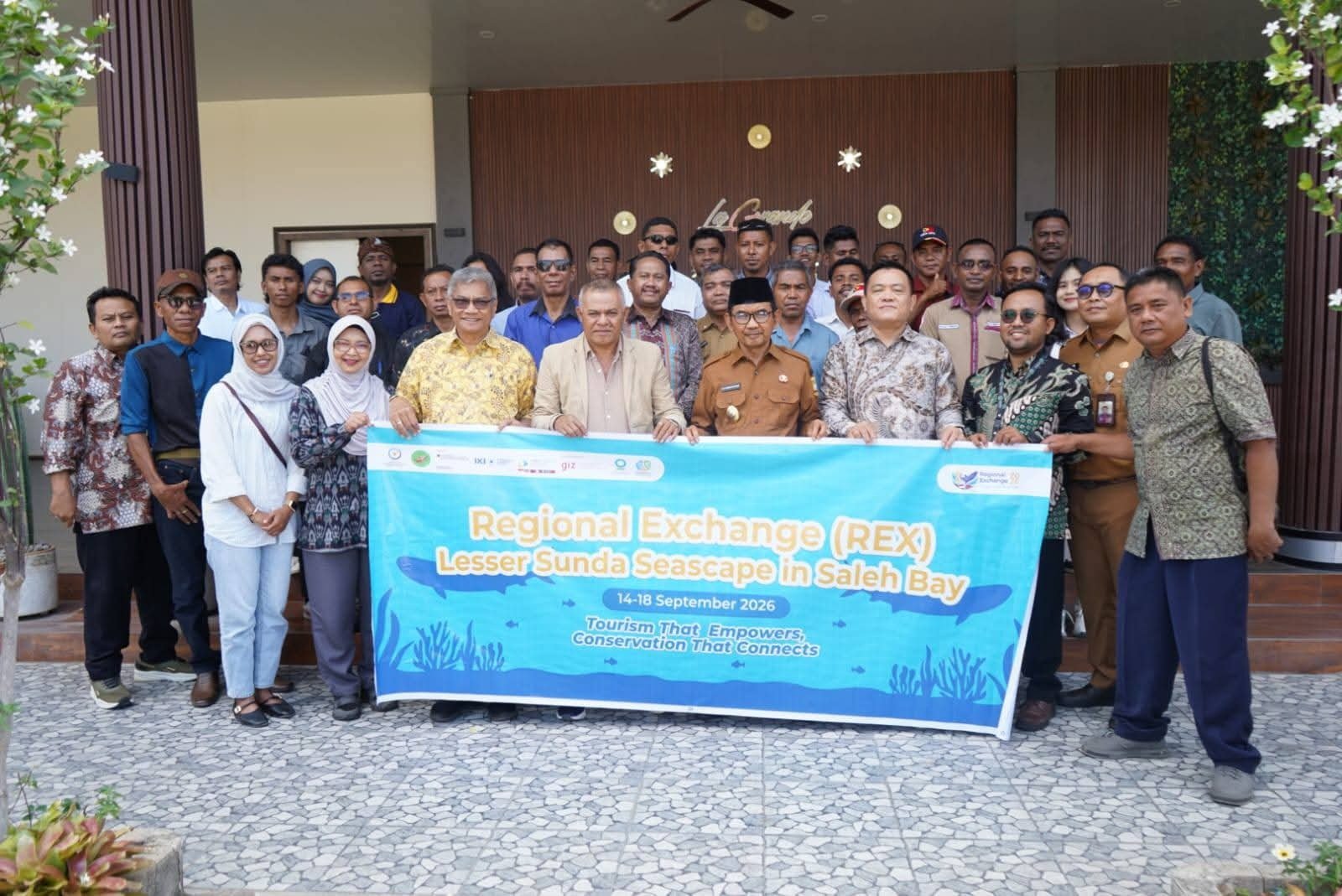 Pemkab Sumbawa Dorong Konservasi Hiu Paus Berbasis Masyarakat, Libatkan Desa Pesisir dan Mitra Timor Leste