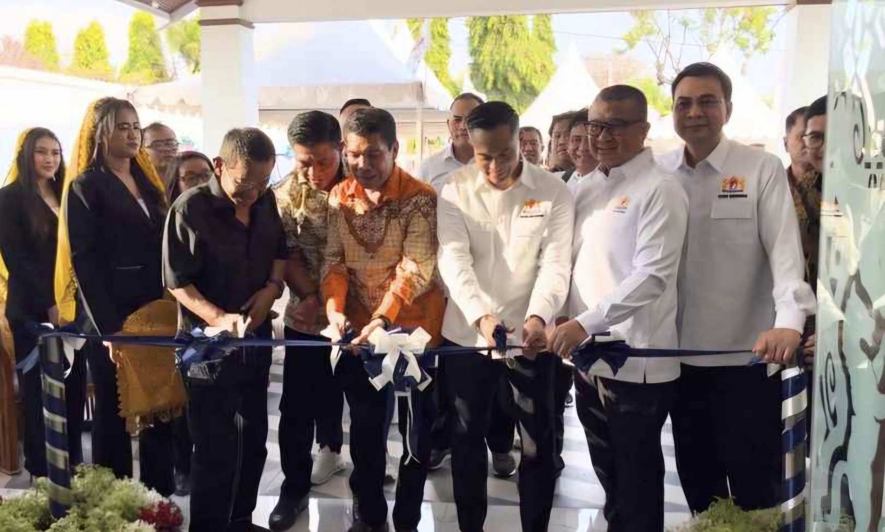 Ketum Kadin Indonesia Resmikan Kantor Kadin Sulteng di Palu, Gufran Ahmad Dilantik Pimpin Kepengurusan Baru