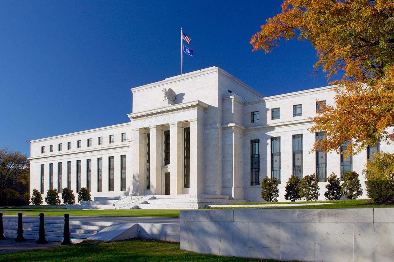 The Fed Naikkan Suku Bunga ke 3,75%-4%, Sinyal Hawkish Berlanjut 2026