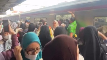 HP Terbakar di KRL Rawa Buntu, Perjalanan Tertunda 7 Menit