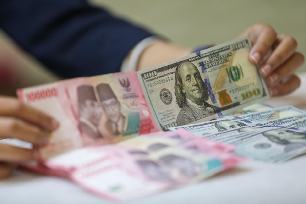 Rupiah Ditutup Melemah 0,32% ke Rp17.753, Tekanan Dolar AS Masih Berlanjut