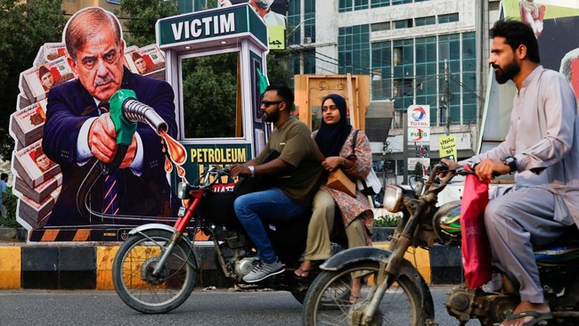 Subsidi BBM Pakistan Berlaku, Harga Bensin Tembus 380 Rupee per Liter