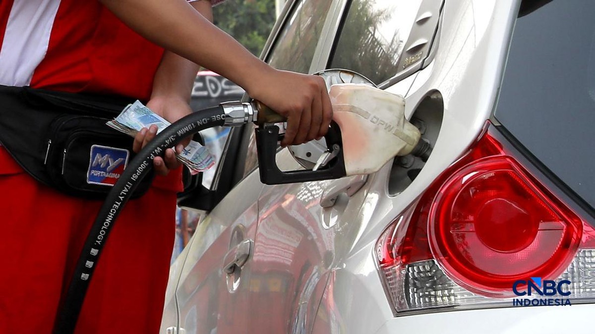Bahlil Imbau Mobil Mewah Tak Pakai BBM Subsidi, Regulasi Masih Dikaji