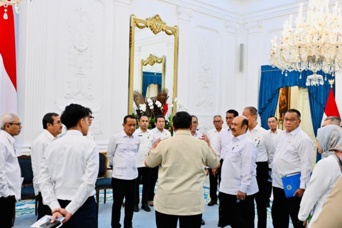 Subsidi BBM 2026: Bahlil Minta Pemilik Mobil Mewah Sadar Diri, Regulasi Masih Dikaji