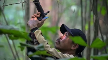 KehatiKu Bayar Warga Kalimantan Rp 130.000 per Foto Orangutan