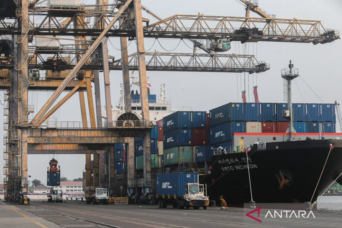 Ekonom CORE Nilai Industrialisasi Berorientasi Ekspor Kunci Jaga Neraca Dagang