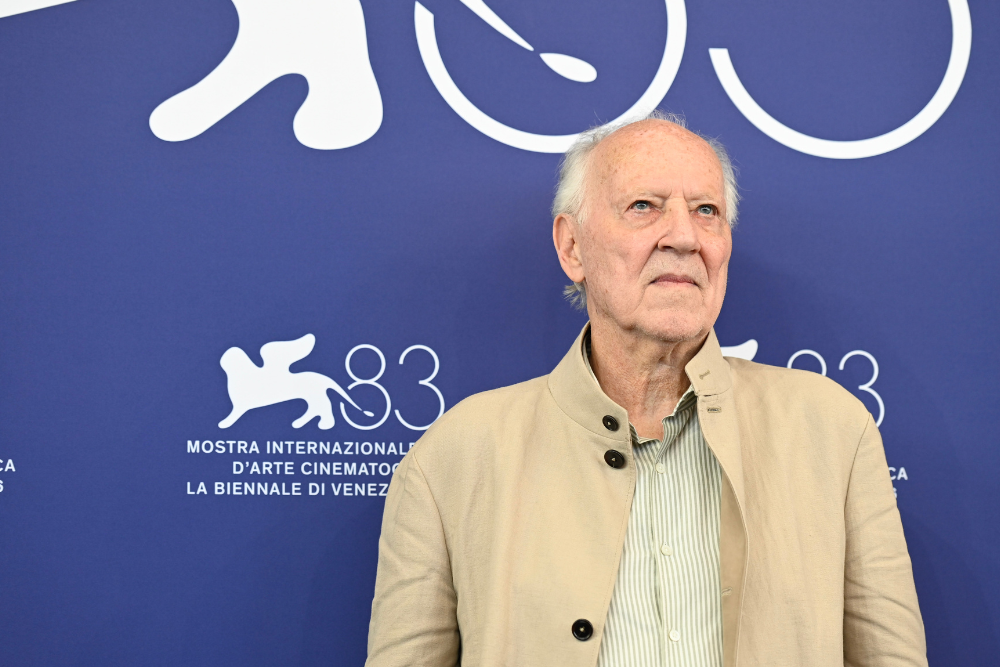 Werner Herzog dan Orlando Bloom Bicara Adegan Seks di Bucking Fastard