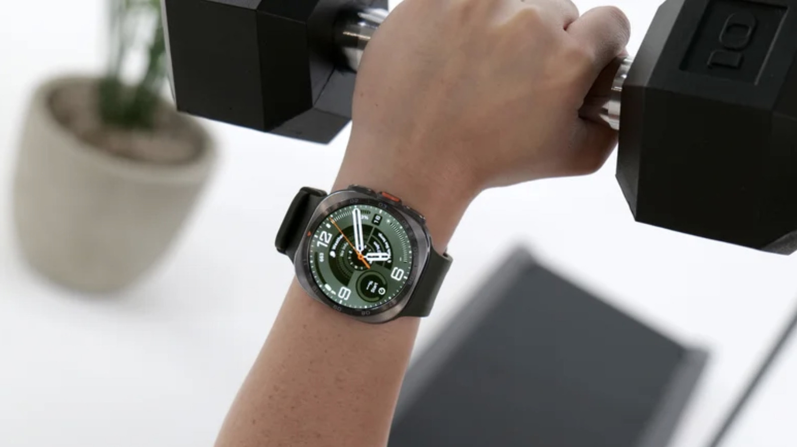 Apple Watch Ultra 4 vs Galaxy Watch Ultra 2, Duel Smartwatch Titanium 2026