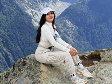 Merdi Octavia Nangis 5 Kali saat Hiking Perdana ke Lac Blanc