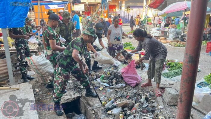 Kodim 1601/Sumba Timur Bersihkan Pasar Matawai Waingapu Sambut HUT Ke-81 TNI, Libatkan 4 Instansi