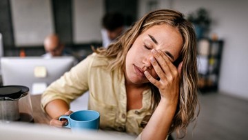 Cara Mengurangi Dampak Jet Lag saat Bepergian, Atur Jadwal Makan