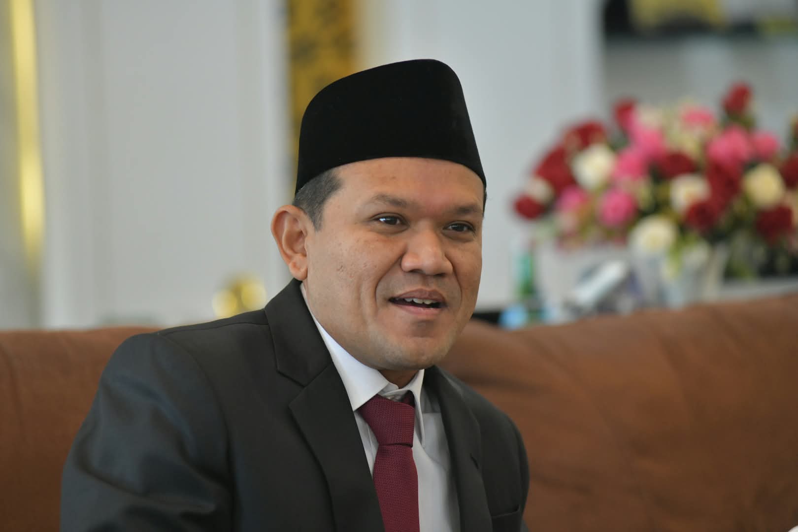 Wagub Aceh Dek Fadh Salurkan Bantuan Rp323,5 Juta untuk 13 KK Korban Kebakaran Aceh Tenggara